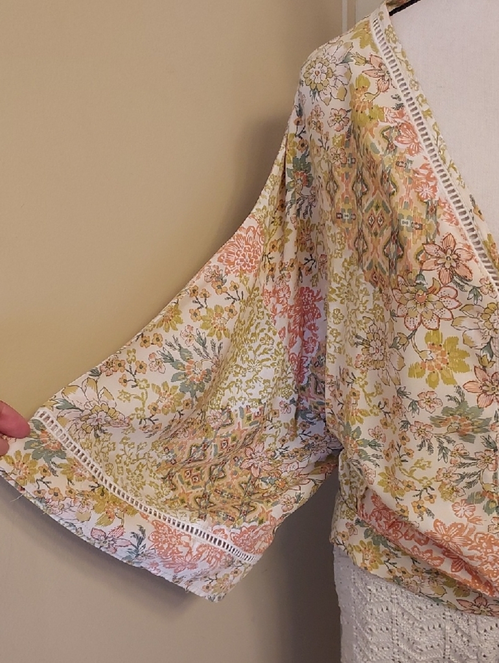 lovestitch Coral Floral Lightweight Blouse - Picture 3 of 7